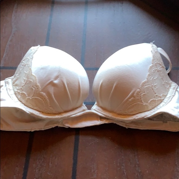 Victoria's Secret Other - Cream lace trim Victoria Secrets plunge bra 32B